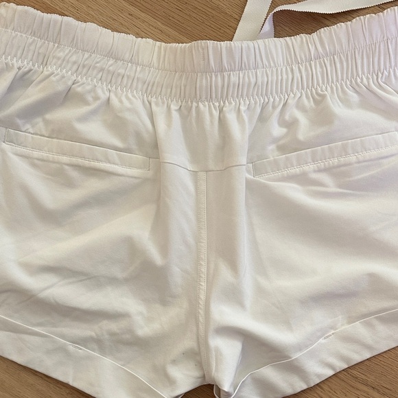 Lululemon Spring Breakaway Shorts - Size 12 Brand New White Women's Shorts - Picture 7 of 11
